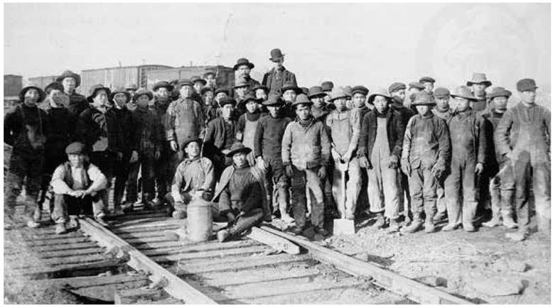 Chinese laborers building transcontinental railroad