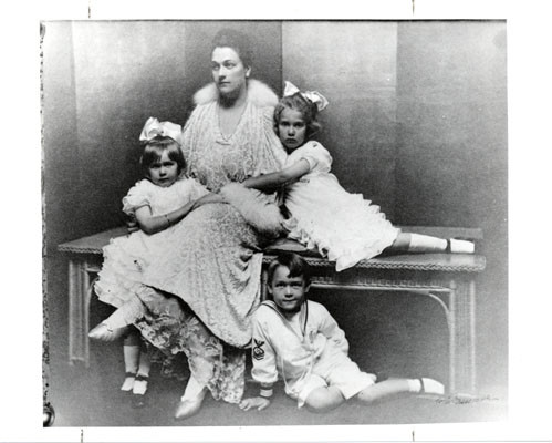 Alma with her children