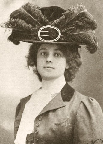 Alma de Bretteville Spreckels, c1900